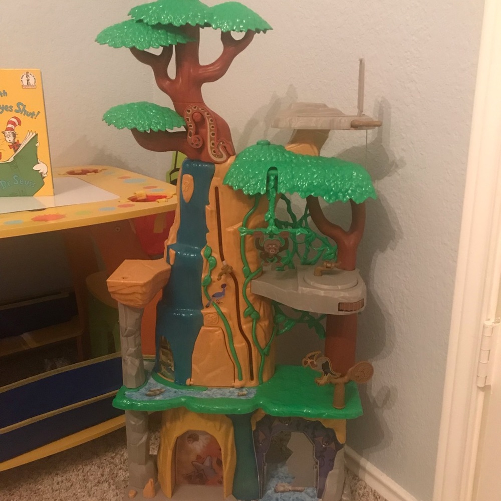 Lion Guard jungle house